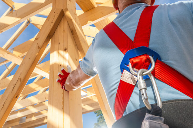 Découvrez les 5 étapes clés de fabrication d'une charpente, avec l'expertise de SFCI Charpentes à Saint-Vit.